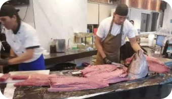 マグロの解体ショー